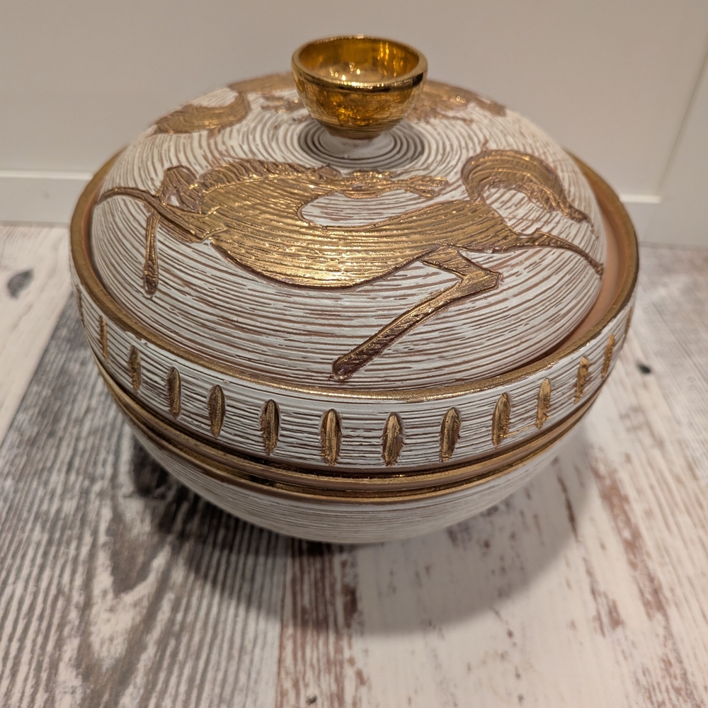 Elegant‎ Gold and Cream Decorative Bowl - Picture 12 of 13